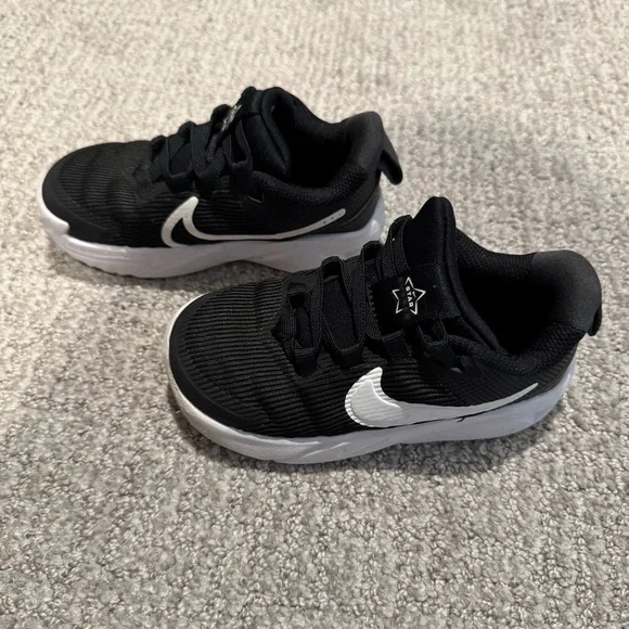 Nike Toddler Shoes - Picture 2 of 10